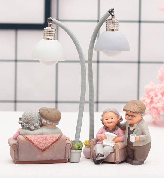 Set คุณตาคุณยาย ในห้องรับแขกแสนอบอุ่น