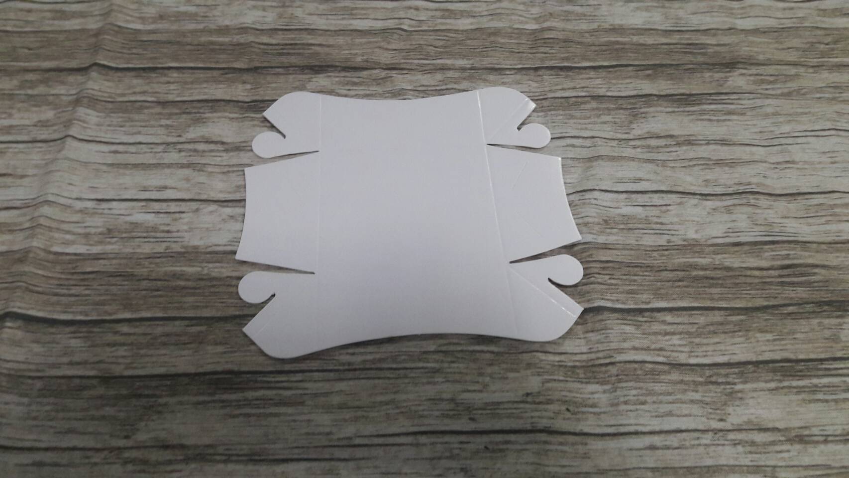 ถาดใส่ขนม ถาดขนมปัง ถาดชิม ถาดฟู้ดเกรด สีขาว ขนาด 7 x 8 x สูง 3.5 ซม.(กระดาษหนา 270 แกรม) ราคา 90 บาทต่อแพ็ค(100ชิ้น)