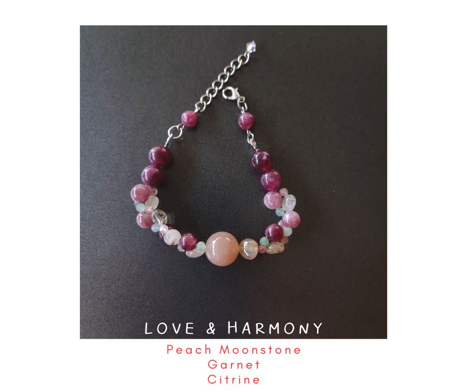 สร้อยข้อมือหินแท้ "Bobbie" Love & Harmony Bracelet (Peach Moonstone+ Garnet)