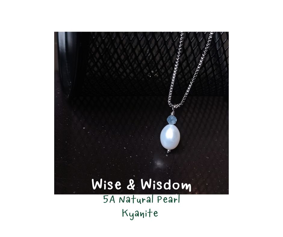 สร้อยพร้อมจี้ มุกแท้ 5A ประดับ Kyanite Pendant Necklace (เสริมญาณหยั่งรู้ ความรอบรู้)