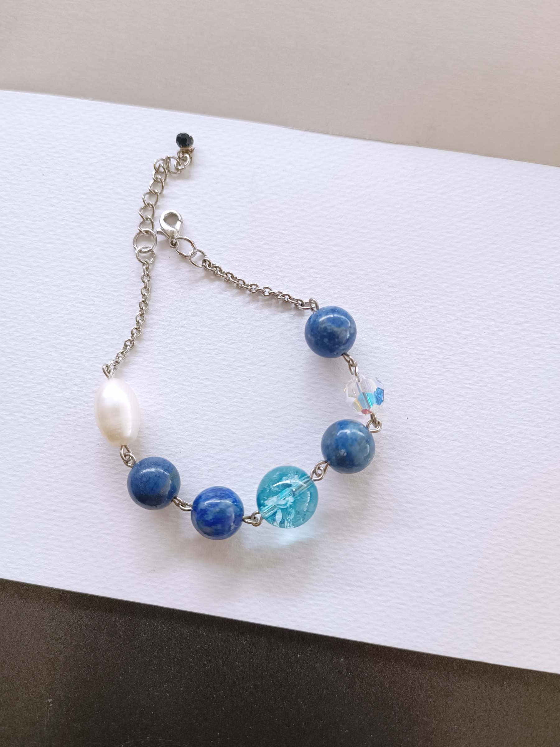 สร้อยข้อมือหินแท้ "Connected" Intuition and Communication Bracelet (Blue Topaz + Lapis Lazuli)
