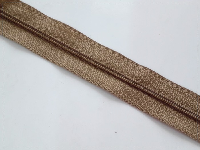 ซิปพิน็อค วีนัส 8 นิ้ว สีน้ำตาลทอง