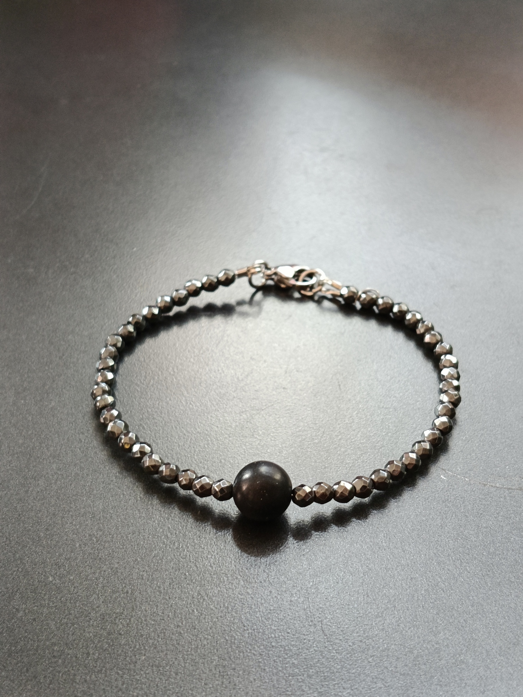 Plus Size 8นิ้ว สร้อยข้อมือหินแท้ Hematite + Shungite Bracelet (Grounding , Protection)