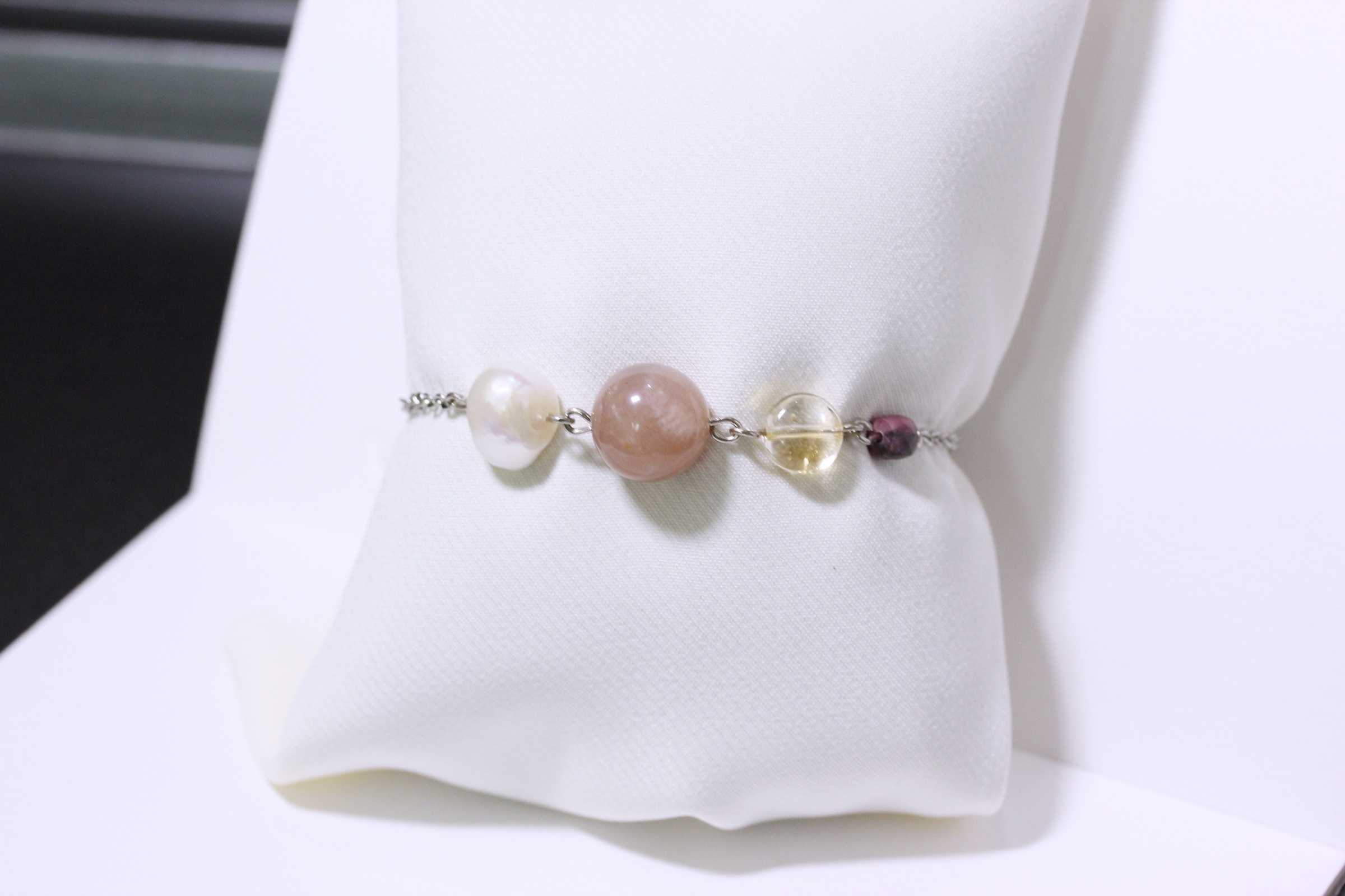 สร้อยข้อมือหินแท้ "Mini" Boost Energy Bracelet (Peach moonstone,Citrine)