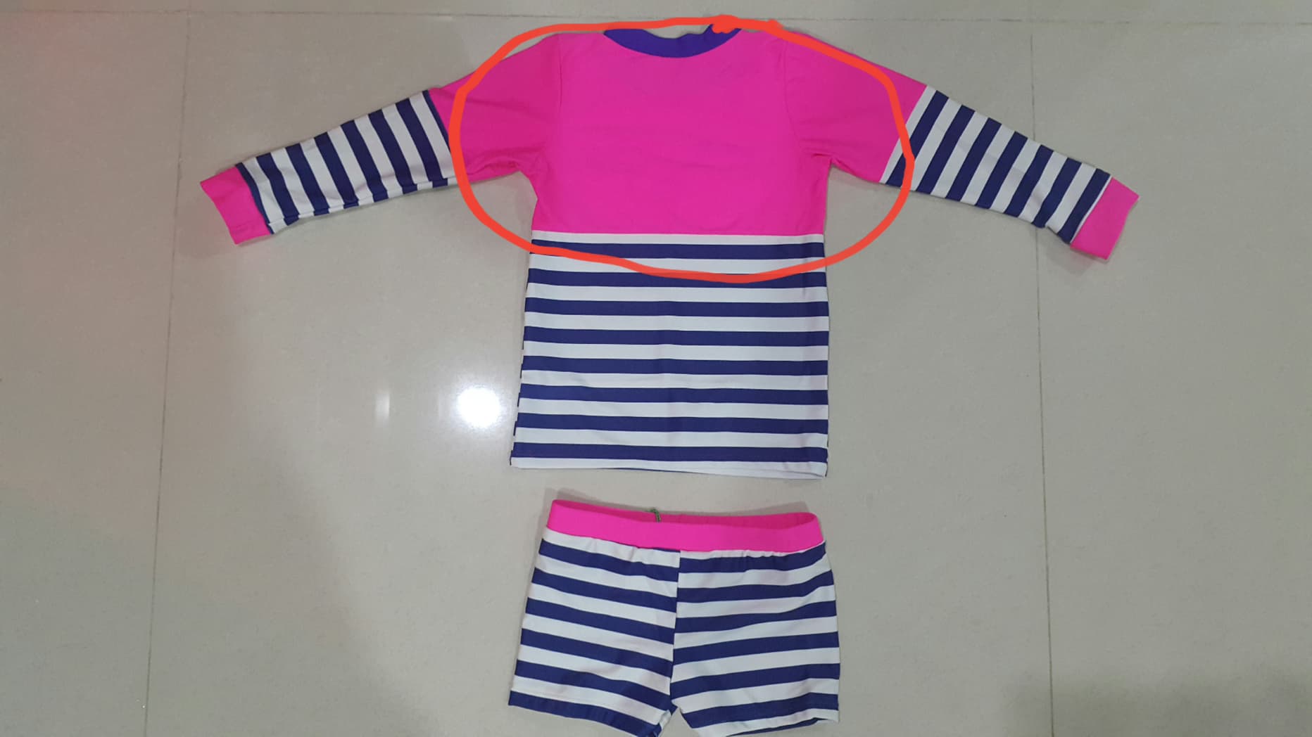 ชุดว่ายน้ำเด็กหญิงเสื้อแขนยาว กางเกงขาสั้น Size M งานไม่ผ่าน QC