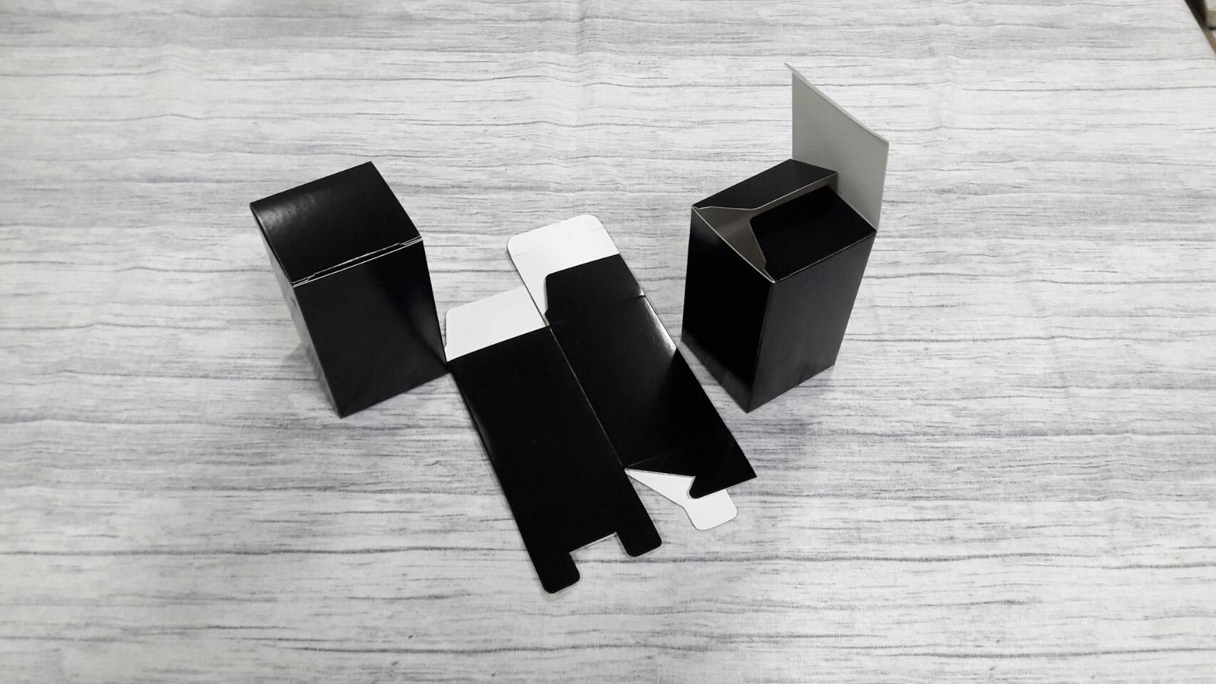 กล่องอเนกประสงค์ สีดำ 5x5x8.5 ซม. แบบทรงฝาปิดเปิด ท้ายก้นขัด กล่องของขวัญ กล่องเครื่องสำอางค์ ราคา 245 บาทต่อแพ็ค(50 ใบ)