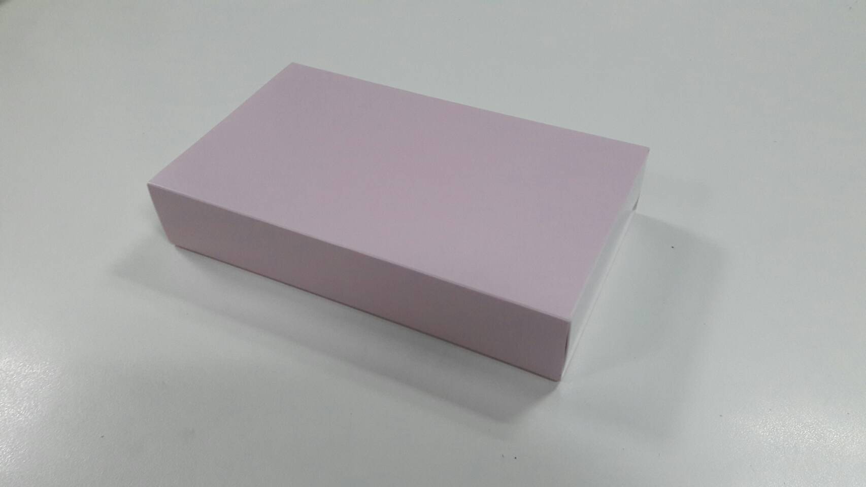 กล่องสไลด์ กล่องของขวัญ กล่องของที่ระลึก กล่องอเนกประสงค์ กล่องของใช้ กล่องฝาสไลด์สีชมพูโอรส ขนาด 12.5x21.5x4.0 ซม. ราคา 375 บาท (20 ใบ ต่อแพ็ค)