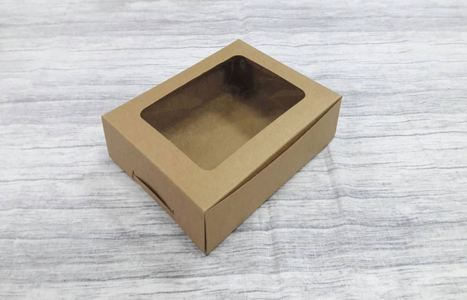 กล่องขนม กล่องบราวนี่ ล่องทาร์ตไข่ กล่องชิฟฟ่อน ขนาด 12.5 x 15.8 x 4 ซม.สีคราฟท์น้ำตาลเข้ม ราคา 135 บาทต่อแพ็ค (20 ใบต่อแพ็ค)