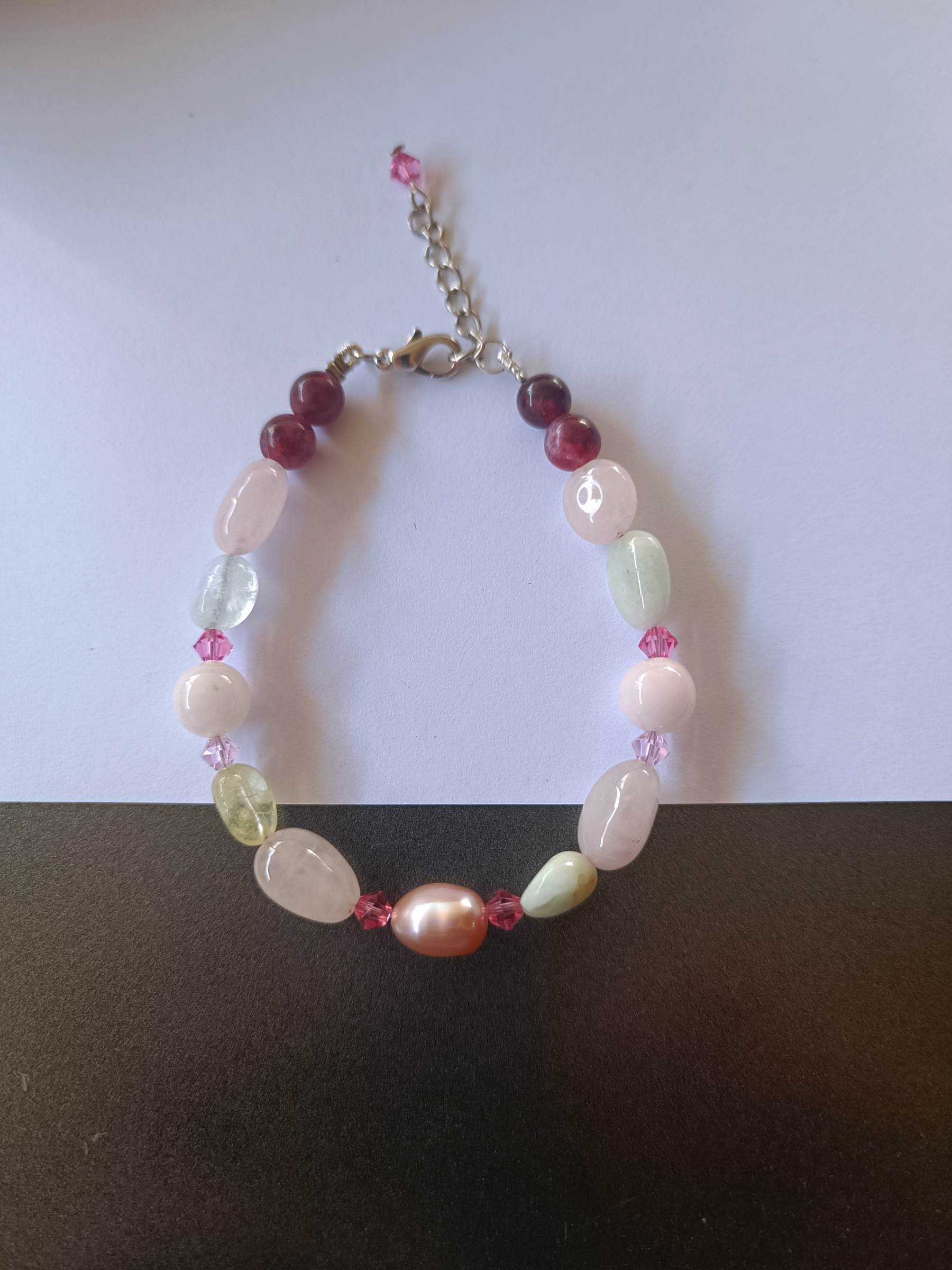 สร้อยข้อมือหินแท้ "POSH" Morganite Bracelet (หินคริสตัลเสริมพลังงานความรัก)