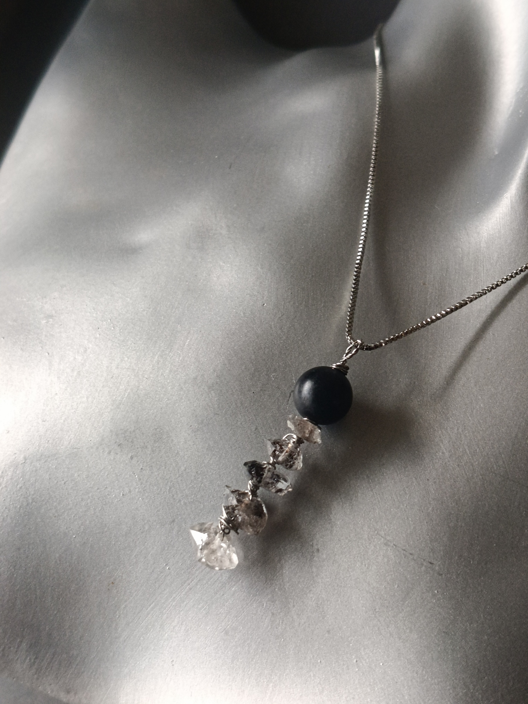 จี้พร้อมสร้อย หินแท้ Herkimer Diamond + Shungite Necklace (Grounding ปกป้องคุ้มครอง เจริญรุ่งเรือง งอกงาม ปลดปล่อยตัวเอง)
