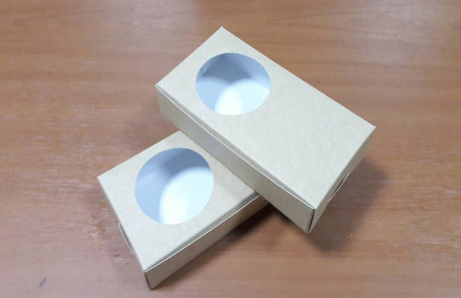 กล่องบราวนี่ 2 - 3 ชิ้น กล่องทรงแบน กล่องคุ๊กกี้ กล่องช็อคโกแลต กล่องขนมฟู้ดเกรด สีคราฟท์น้ำตาลอ่อน ขนาด 8.0 x 15.0 x 3.0 ซม.ราคา 100 บาทต่อแพ็ค (20ใบ)