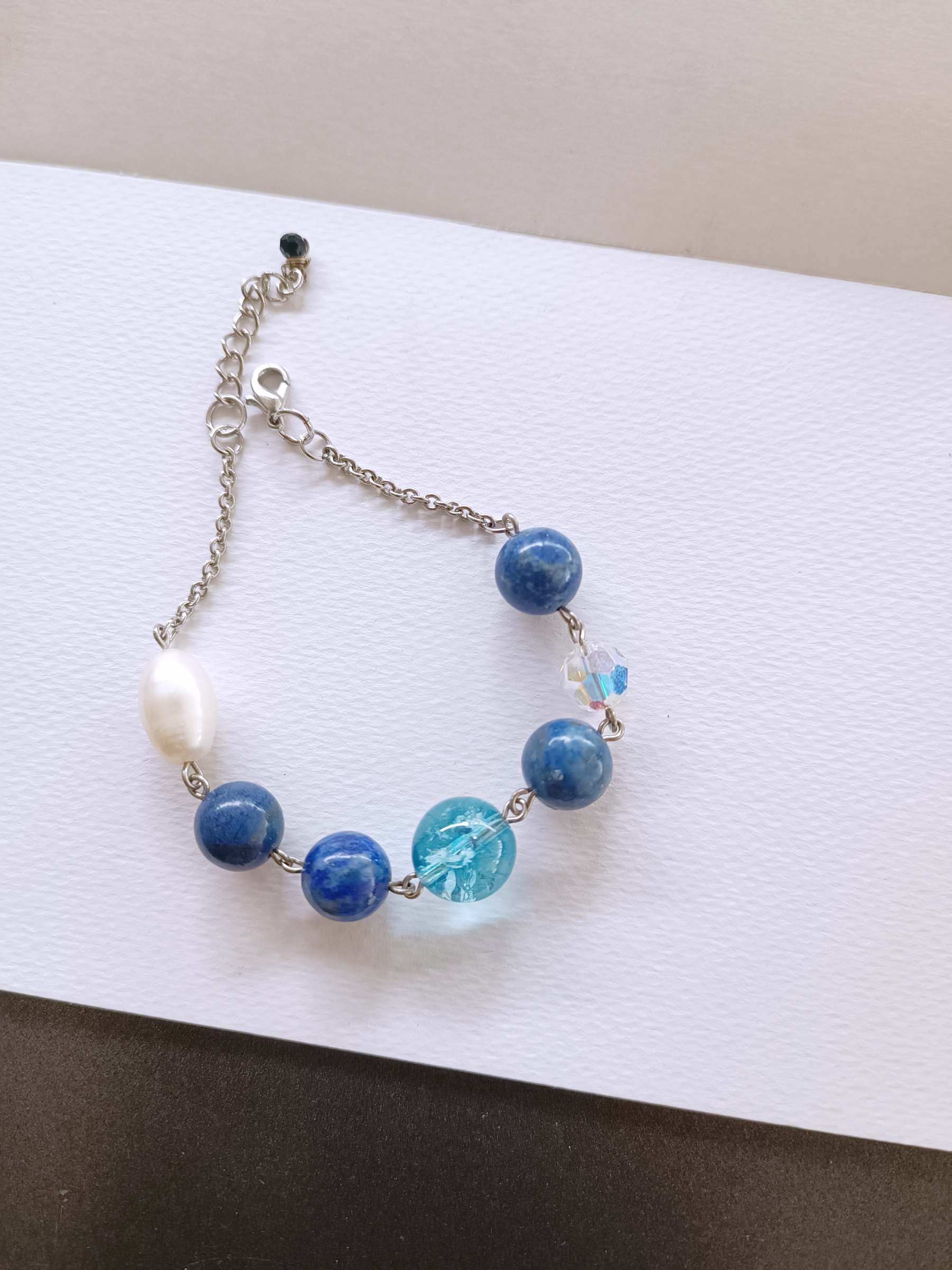 สร้อยข้อมือหินแท้ "Connected" Intuition and Communication Bracelet (Blue Topaz + Lapis Lazuli)