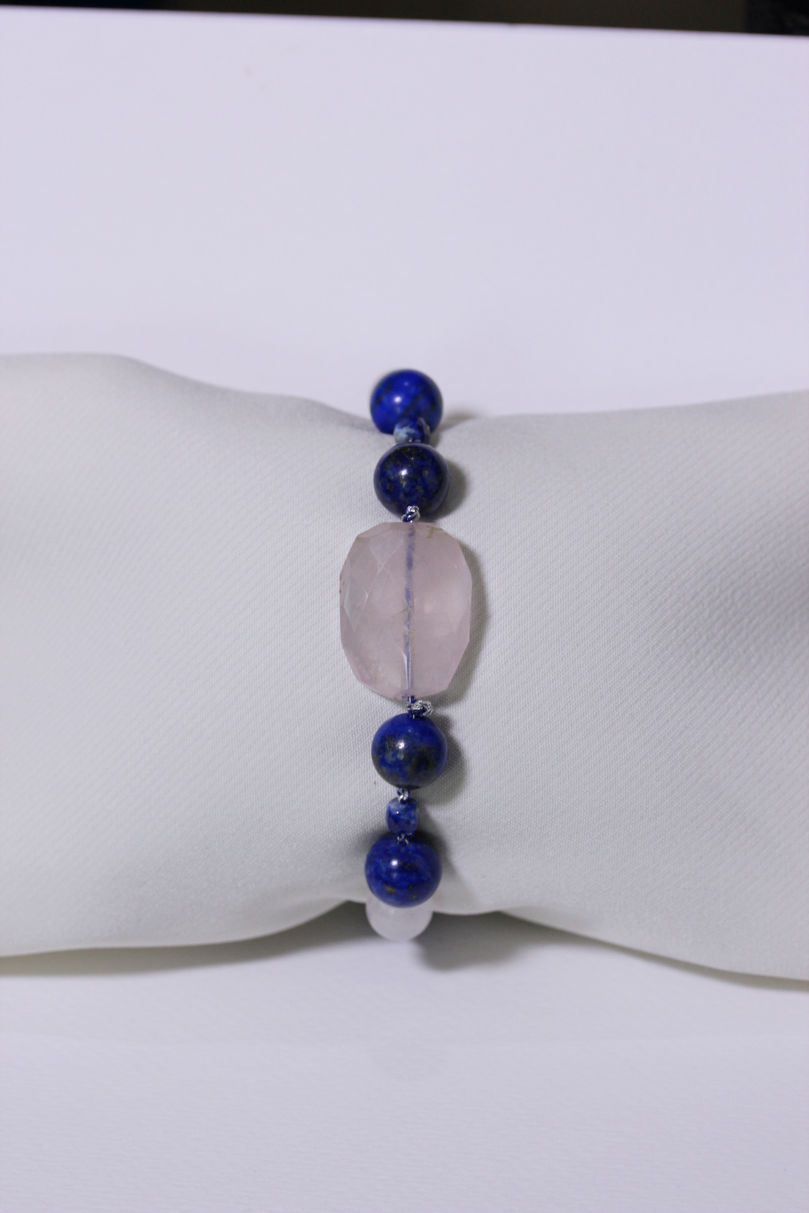 สร้อยข้อมือหินแท้ "The Vibe" Rose Quartz +Lapis Lazuli Bracelet (Manifest Love)