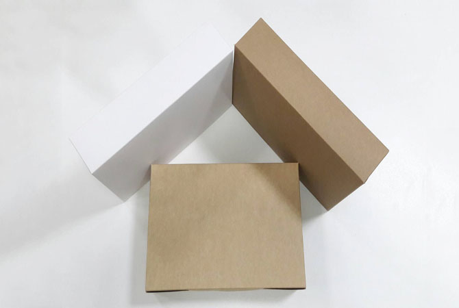 กล่องบราวนี่ กล่องชิฟฟ่อน กล่องขนม กล่องเค้ก กล่องไม่มีหน้าต่าง (ฝาทึบ) ขนาด 15.0x22.0x5.0 ซม.สีคราฟท์น้ำตาลอ่อน ราคา 175 บาทต่อแพ็ค (20ใบ)