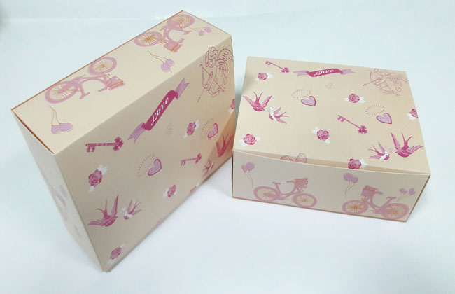 กล่องสแน็ค กล่องขนม กล่องอาหารว่าง ลายวินเทจ ขนาด 11.5 x 15.5 x 6.0 ซม. ราคา 110 บาท ต่อแพ็ค (20ใบ)