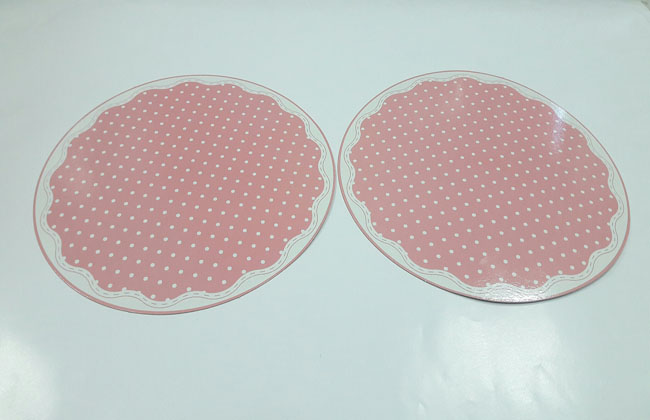 ฐานรองเค้ก 1 ปอนด์ แบบวงกลมลายชมพูจุด (เส้นผ่านศูนยกลาง 20 ซม.) ราคา 80 บาท ต่อแพ็ค (20 ชิ้น)