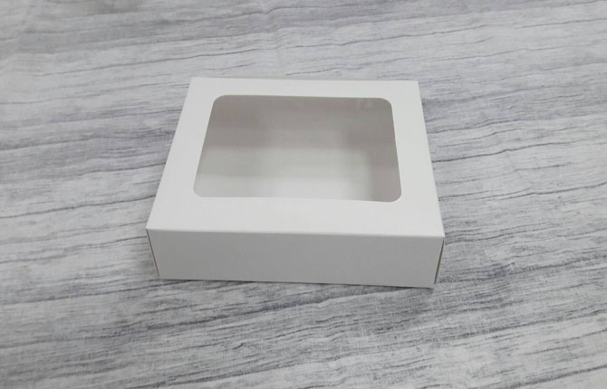 กล่องขนม กล่องบราวนี่ กล่องขนมเปี๊ยะ กล่องทาร์ตไข่ กล่องพาย ขนาด 12.5 x 15.8 x 4 ซม.สีขาว ราคา 120 บาท (จำนวน 20 ใบต่อแพ็ค)
