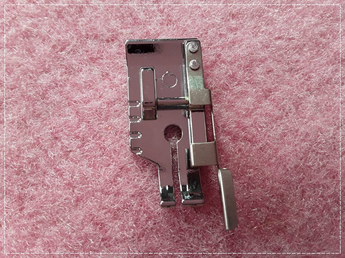 ตีนผีไม้บรรทัดเย็บเดินริมตรง