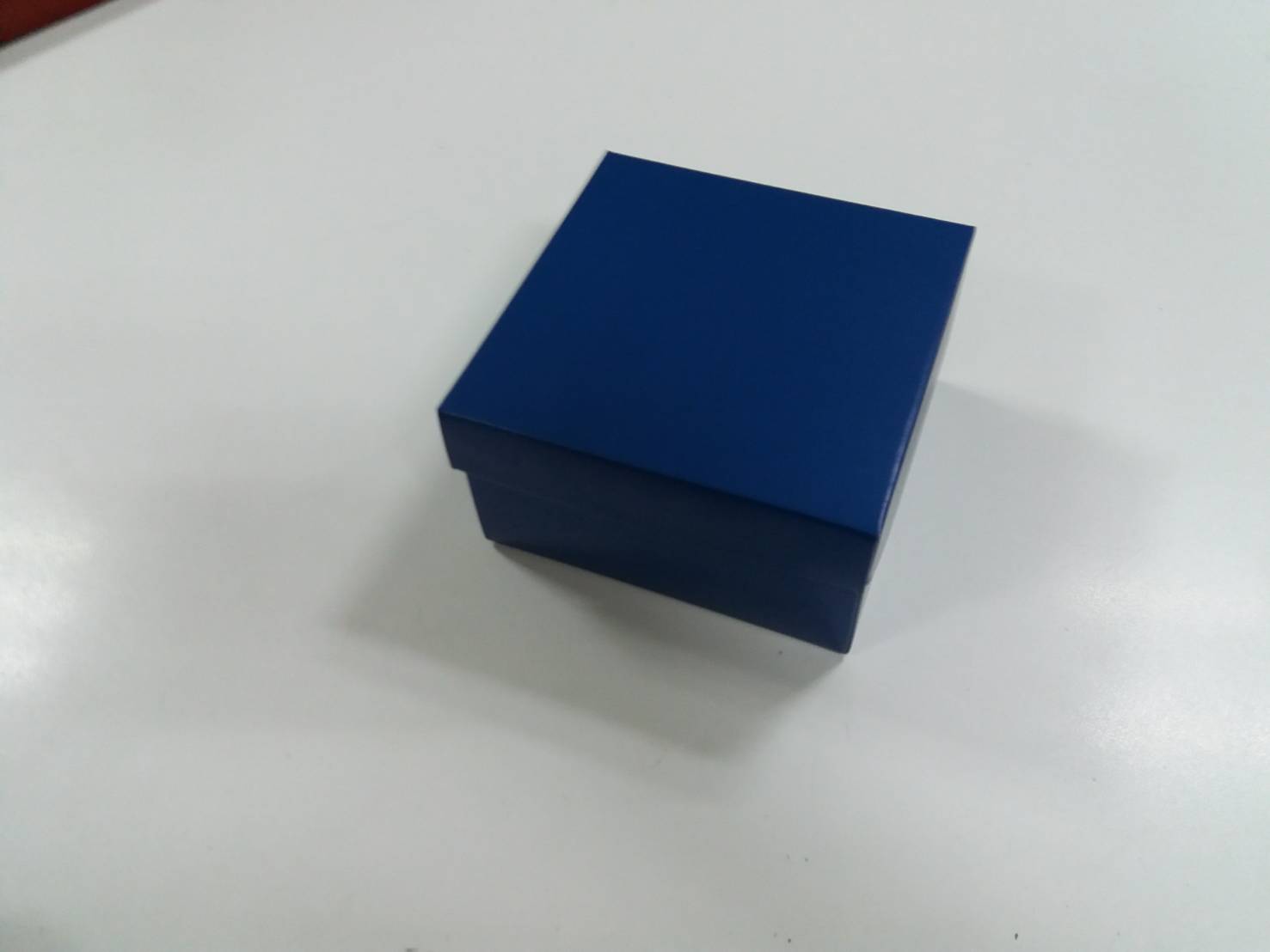 กล่องฝาครอบ กล่องอเนกประสงค์ กล่องของขวัญ กล่องที่ระลึก กล่องแบบมีฝาครอบ ขนาด 13 x 13 x 7 ซม. สีน้ำเงิน ราคา 380 บาท ต่อแพ็ค (20 ใบ)