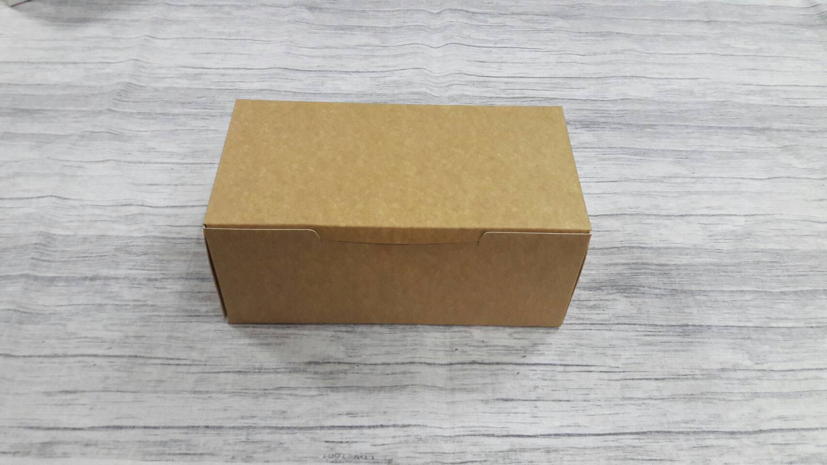 กล่องขนม กล่องเค้ก กล่องคัพเค้ก กล่องชิฟฟ่อน กล่องช้อคโกแล็ต กล่องคุ๊กกี้ กล่องไม่มีหน้าต่าง (ฝาทึบ) ขนาด 9.5x18x7.8ซม.สีคราฟท์น้ำตาลอ่อน (CKB) (ราคา 165 บาทต่อแพ็ค (20 ใบ)