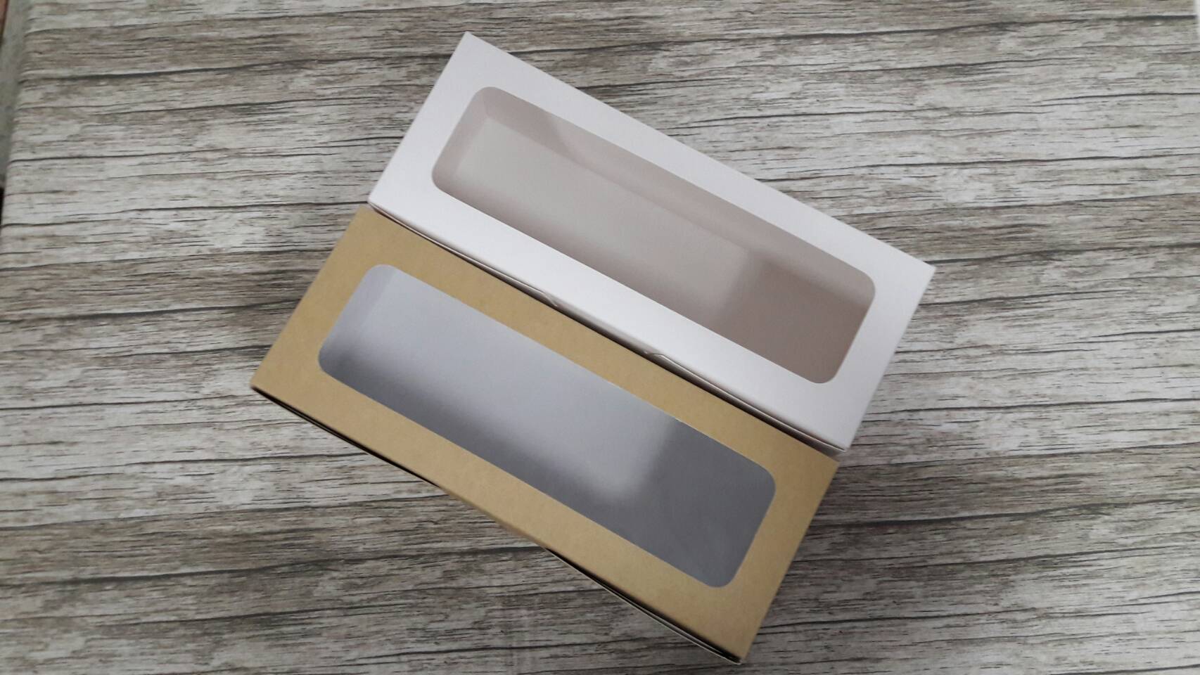 กล่องเค้กโรล กล่องแยมโรล กล่องคัพเค้ก กล่องเค้ก กล่องขนม ขนาด 10.0 x 26.0 x สูง 10.5 ซม.สีคราฟท์น้ำตาลอ่อน ราคา 305 บาท/ 20 ใบ