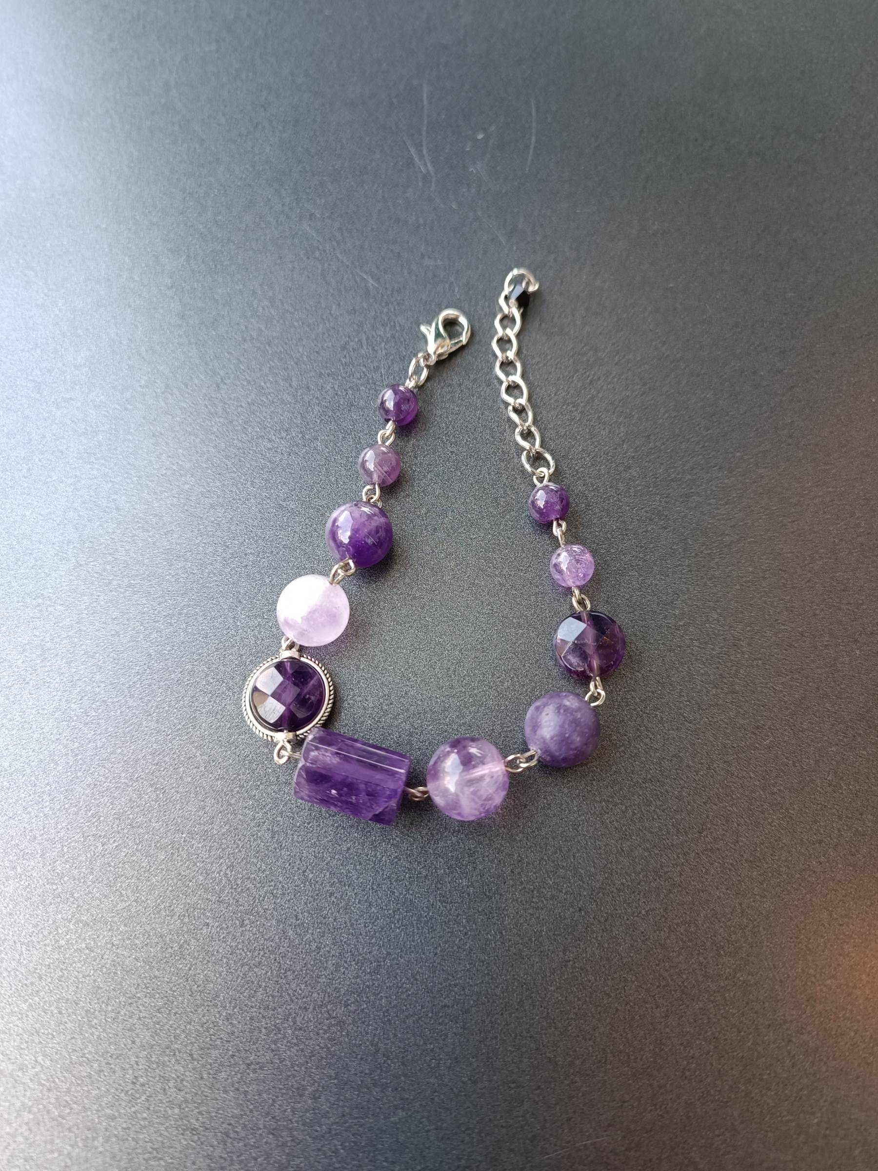 สร้อยข้อมือหินแท้ "Connected" Amethyst Bracelet (Positive Energy)