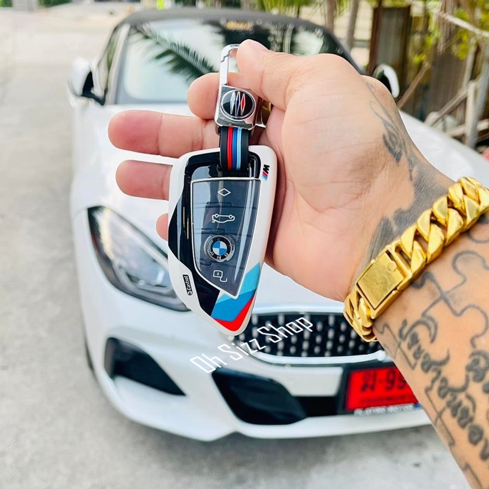 เคสรีโมทรถ BMW Blade & Display แบบสปอร์ตคาร์ Sport car design exclusive special car painting ทรงล้ำสมัย แข็งแรง ทนทาน ด้วยนวัตกรรมติดเคสหน้าหลังด้วยแม่เหล็ก (Magnetic ABS key case) และแผ่น TPU ใสปิดปุ่มกันรอยเข้ารูป