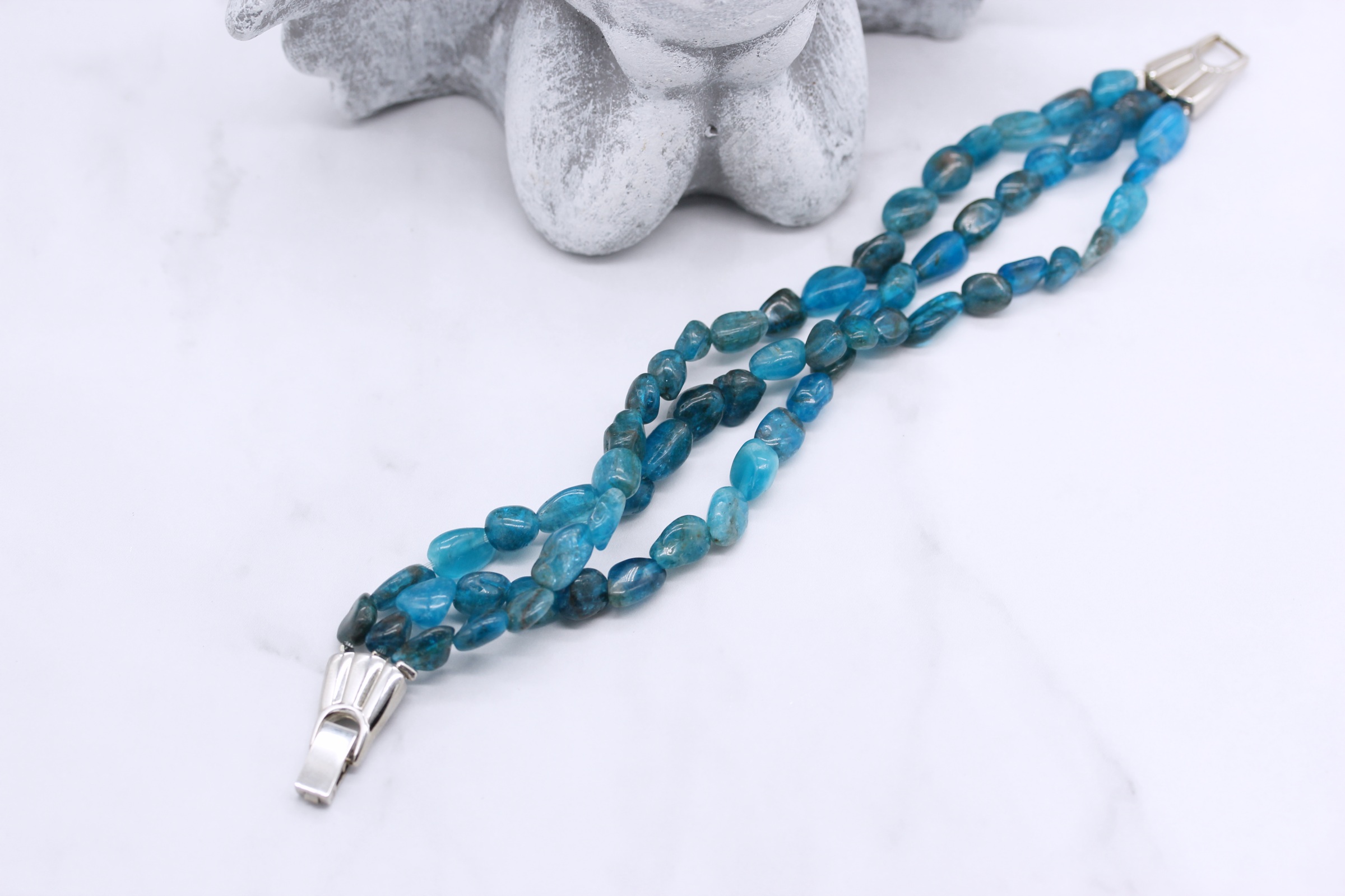 สร้อยข้อมือหินแท้ "POSH" Blue Apatite Bracelet ( For Motivation)