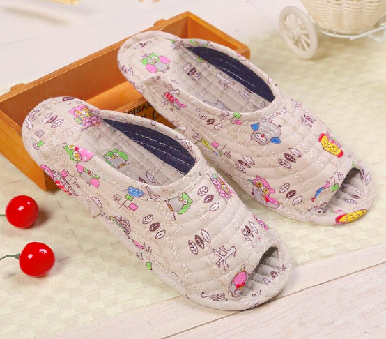 รองเท้าวินเทจ รองเท้าใส่ในบ้าน Slipper รุ่นบางเบา ลายนกฮูกน้อยสีครีม