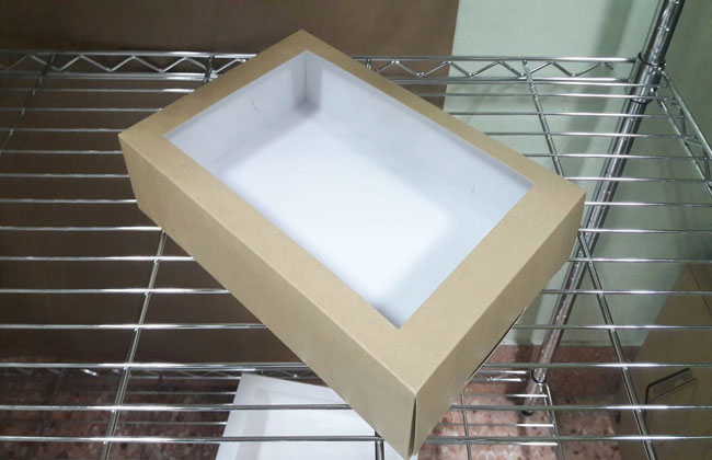 กล่องขนม กล่องเค้ก กล่องโดนัท กล่องอเนกประสงค์ ขนาด 20.0x30.0x7.0 ซม.สีคราฟท์น้ำตาลอ่อน (กระดาษหนา 300แกรม) ราคา 335 บาทต่อแพ็ค (20ใบ)