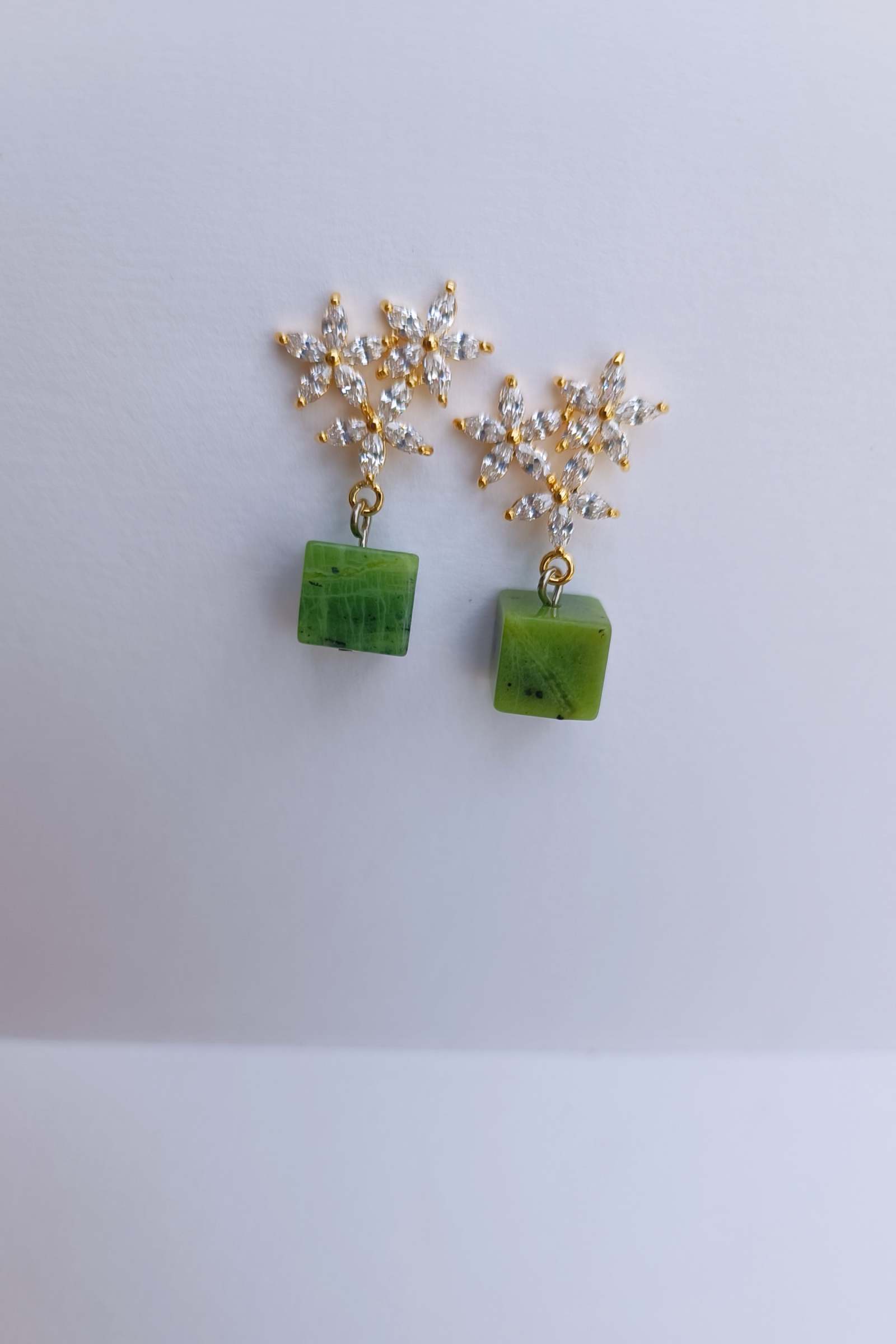 ต่างหู "The Flower" หยกแท้ Canadian Jade Jewelry Earring (ร่ำรวย มั่งคั่ง)
