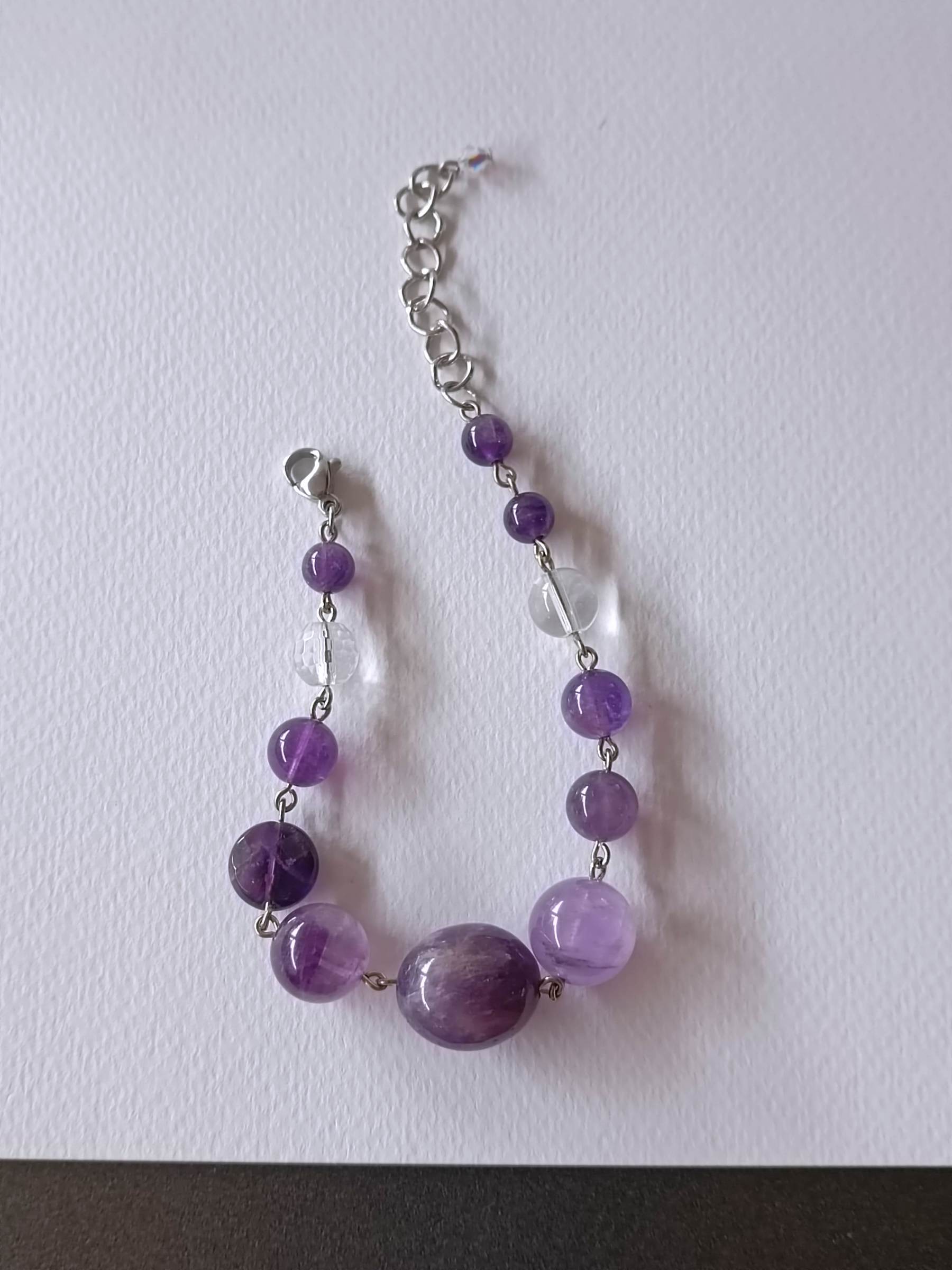สร้อยข้อมือหินแท้ "Connected" Amethyst Bracelet (คลื่นพลังความสำเร็จ)
