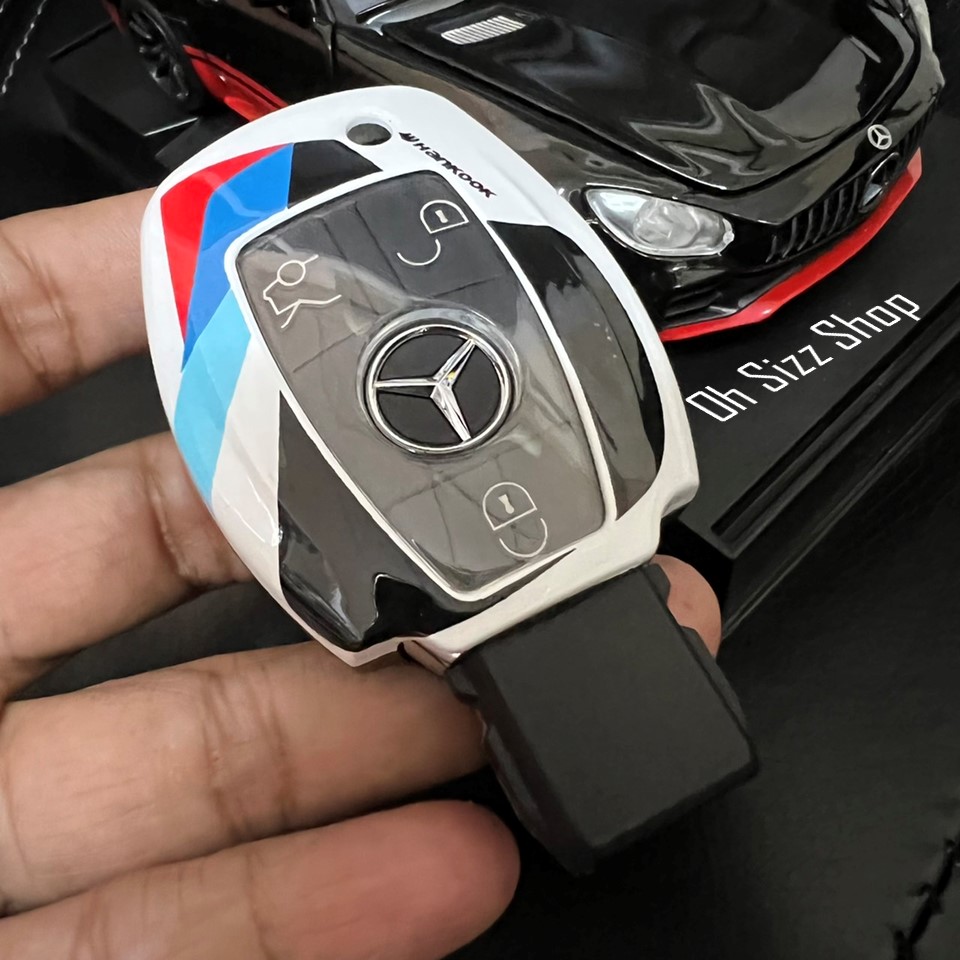 เคสรีโมทรถ Mercedes Benz Class C ทรงน้ำเต้า แบบสปอร์ตคาร์ Sport car design exclusive special car painting ทรงล้ำสมัย แข็งแรง ทนทาน ด้วยนวัตกรรมติดเคสหน้าหลังด้วยแม่เหล็ก (Magnetic ABS key case) และแผ่น TPU ใสปิดปุ่มกันรอยเข้ารูป Mercedes Benz Key Sets C