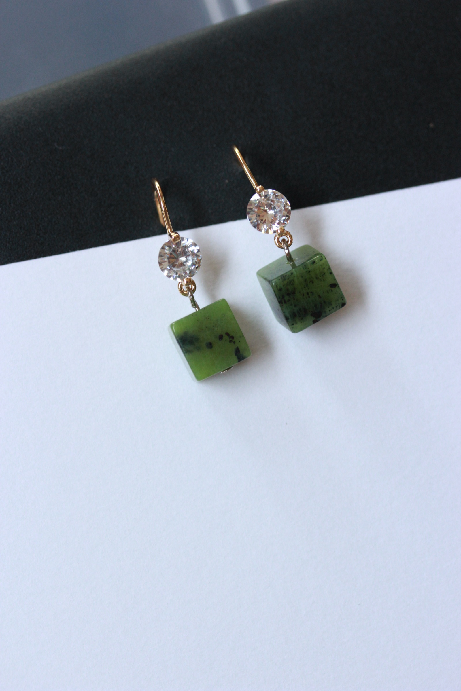 ต่างหู "14K" ประดับหยกแท้ Canadian Jade Jewelry Earring (ร่ำรวย มั่งคั่ง)