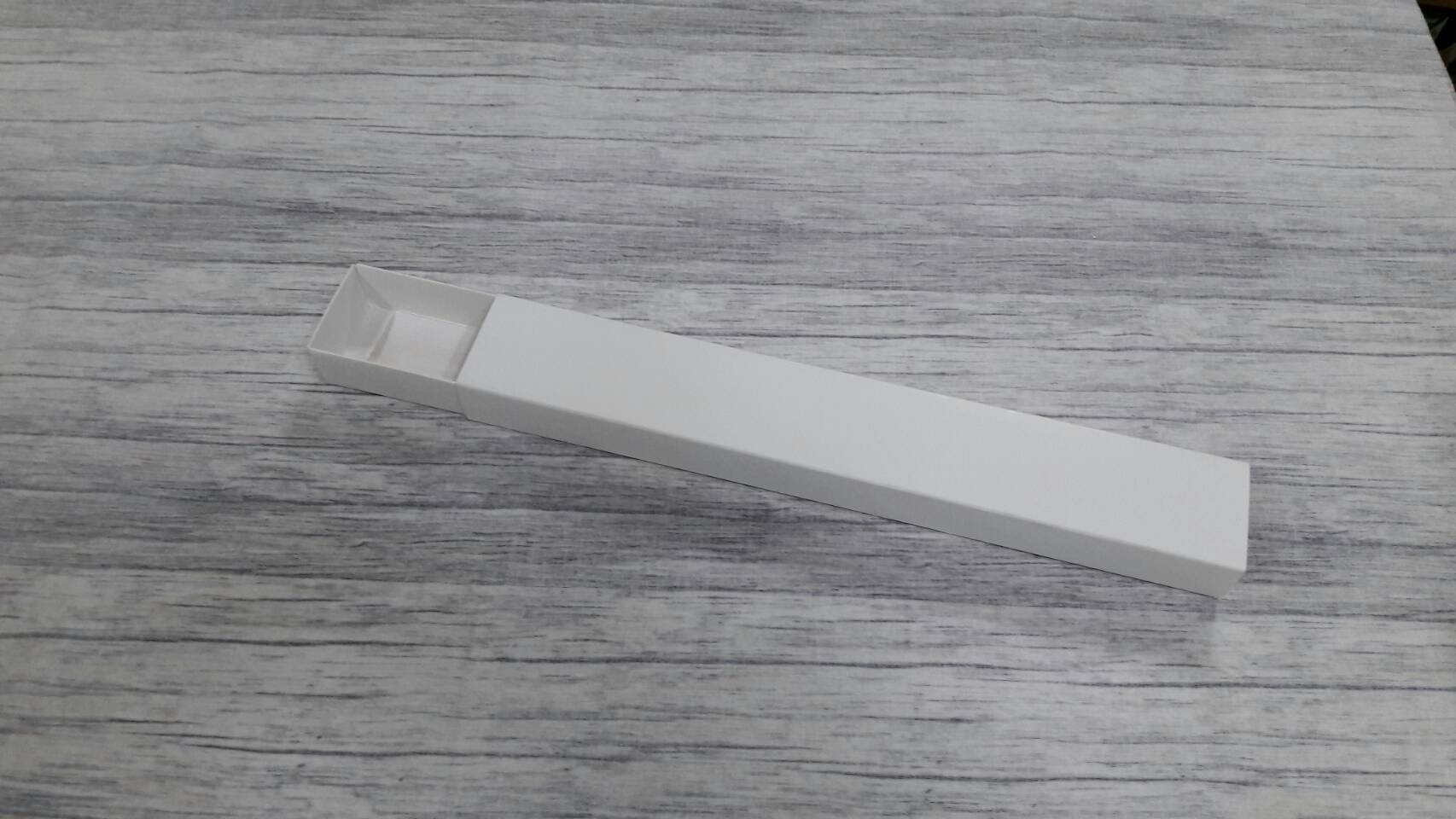 กล่องฝาสไลด์ กล่องของขวัญ กล่องใส่ตะเกียบ สีขาว ขนาด 4.4x30.0x2.5 ซม. ราคา 195 บาทต่อแพ็ค (20 ใบ)