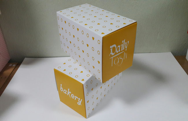 กล่องเค้กโรล กล่องคัพเค้ก 2 ชิ้น กล่องเค้ก 2 ชิ้น กล่องขนม ลายหัวใจสีเหลือง ขนาด 9 x 16.8 x9 ซม.ราคา 185 บาทต่อแพ็ค(20 ใบ)