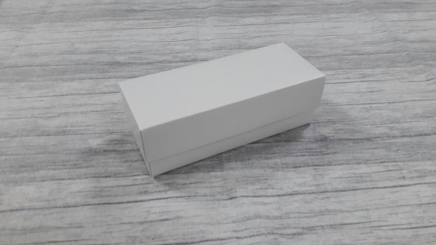 กล่องของขวัญ กล่องฝาครอบ กล่องของที่ระลึก กล่องอเนกประสงค์ กล่องของใช้ กล่องขนมมาการอง ขนาด 6.5x16.5x5.5 ซม.สีขาว ราคา 225 บาทต่อแพ็ค(20 ใบ)