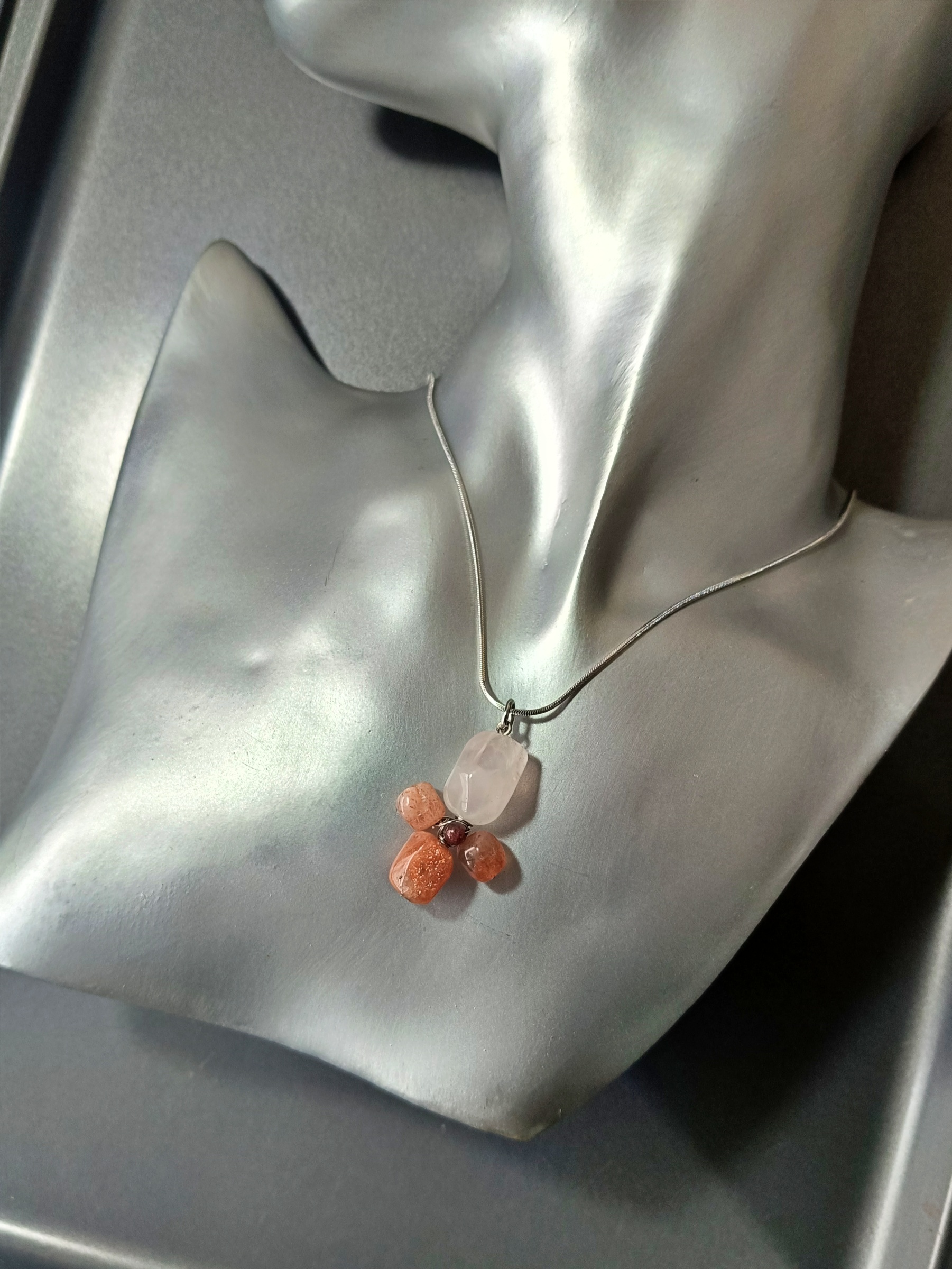 สร้อยจี้หินแท้ Rose Quartz x Sunstone Pendant Necklace (เสริมคลื่นความรัก ความสัมพันธ์ กระตุ้นพลังงาน กระตือรือร้น พุ่งสู่ความสำเร็จ)