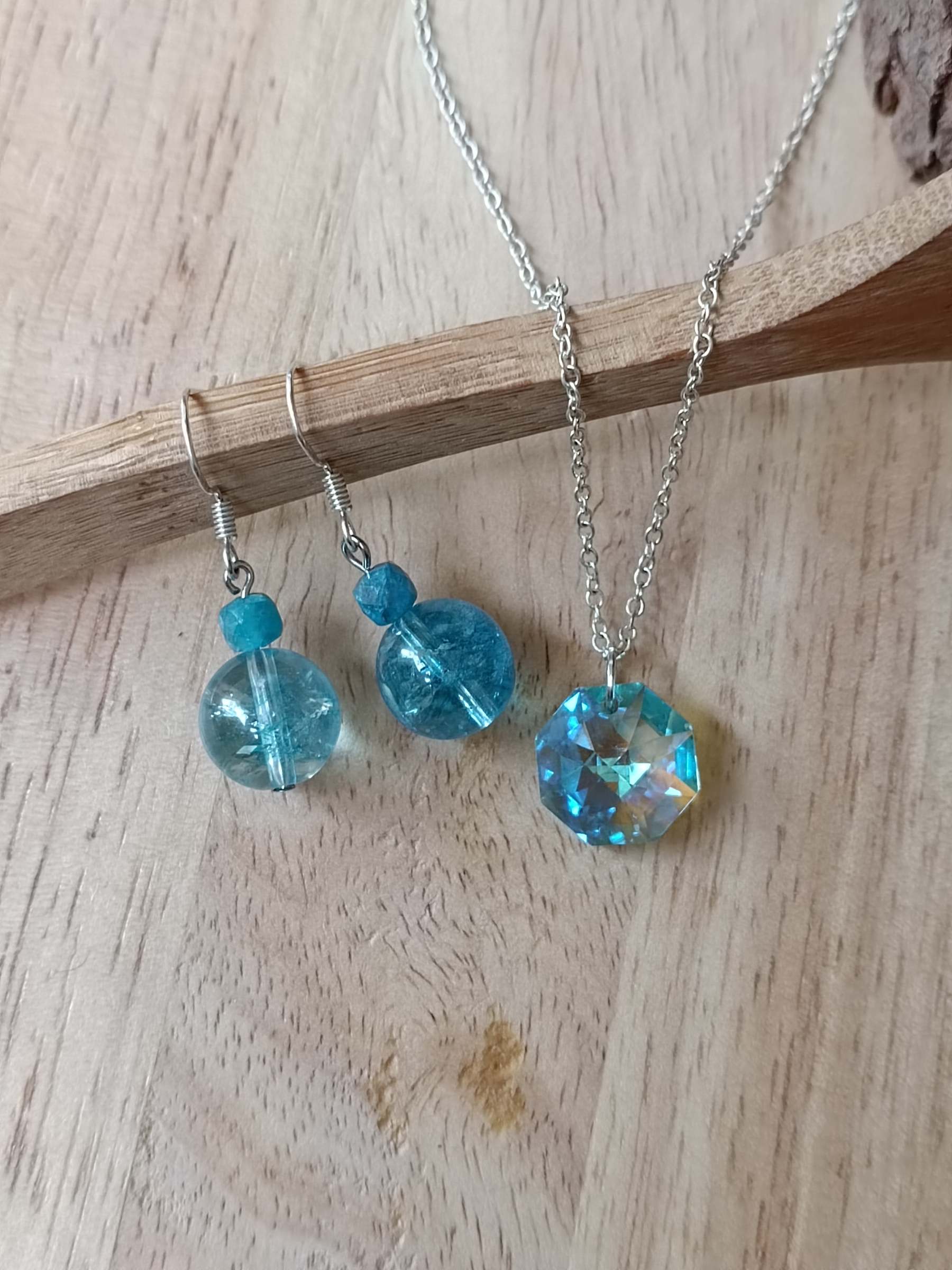 ชุดเครื่องประดับหินแท้ Blue Topaz Earring + จี้คริสตัล (For Love and Protection)