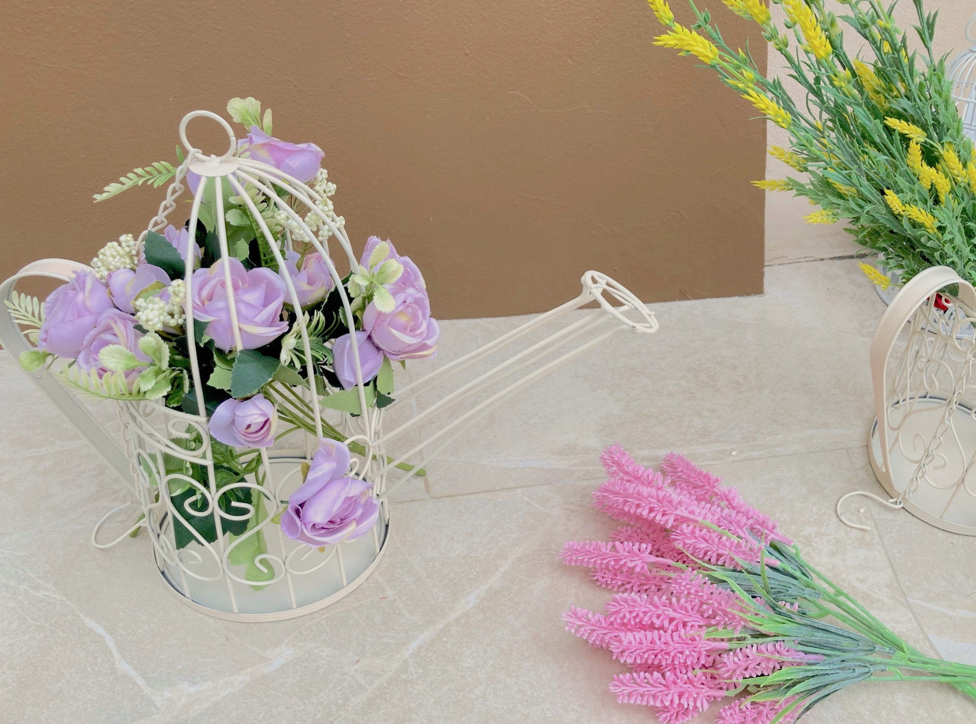 งานเหล็กดัดสี ivory รูปบัวรดน้ำ Free แถมดอกไม้ให้ด้วยนะคะ