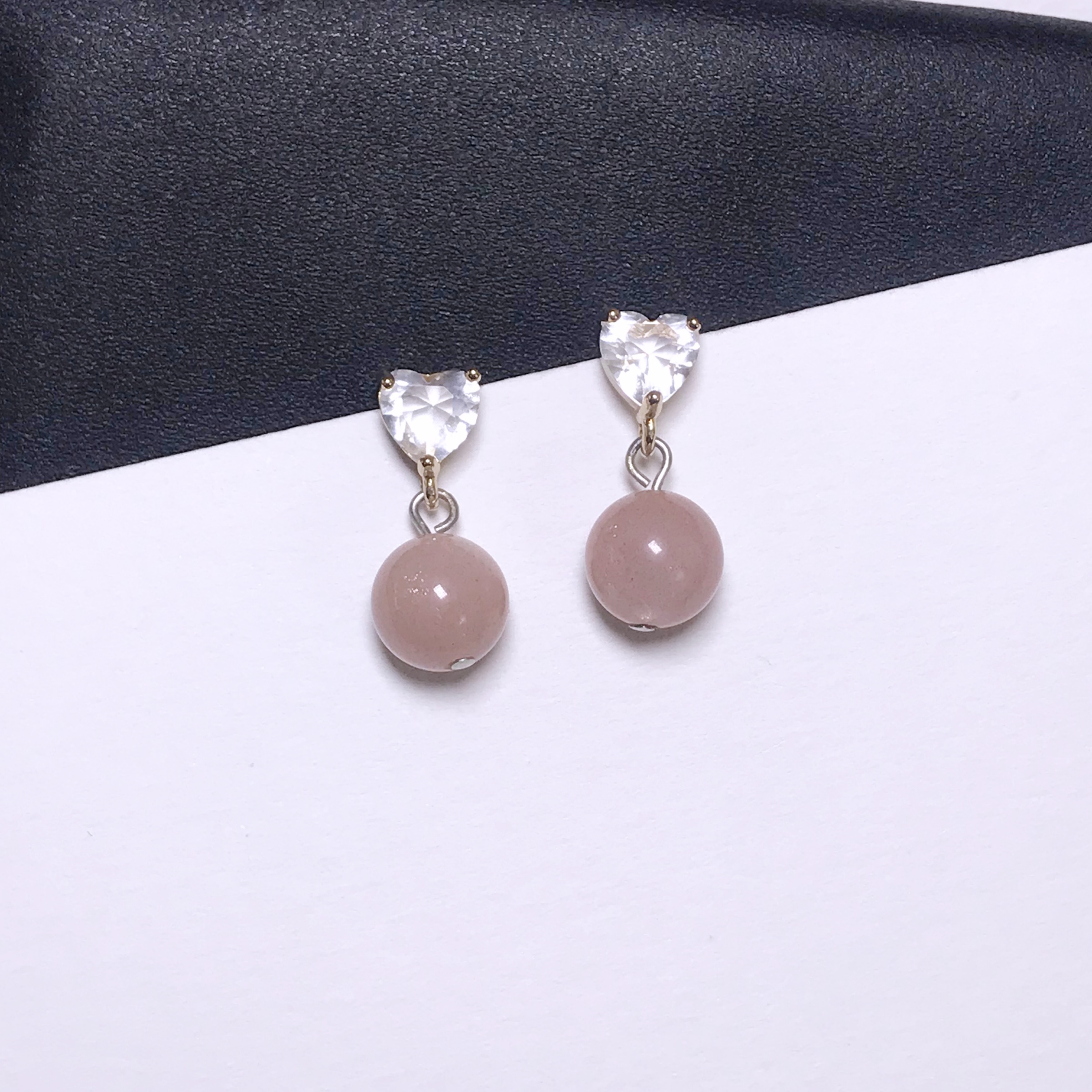 ต่างหูหินแท้ "14K" Peach Moonstone Earring (การเริ่มต้นใหม่ ความคิดสร้างสรรค์)