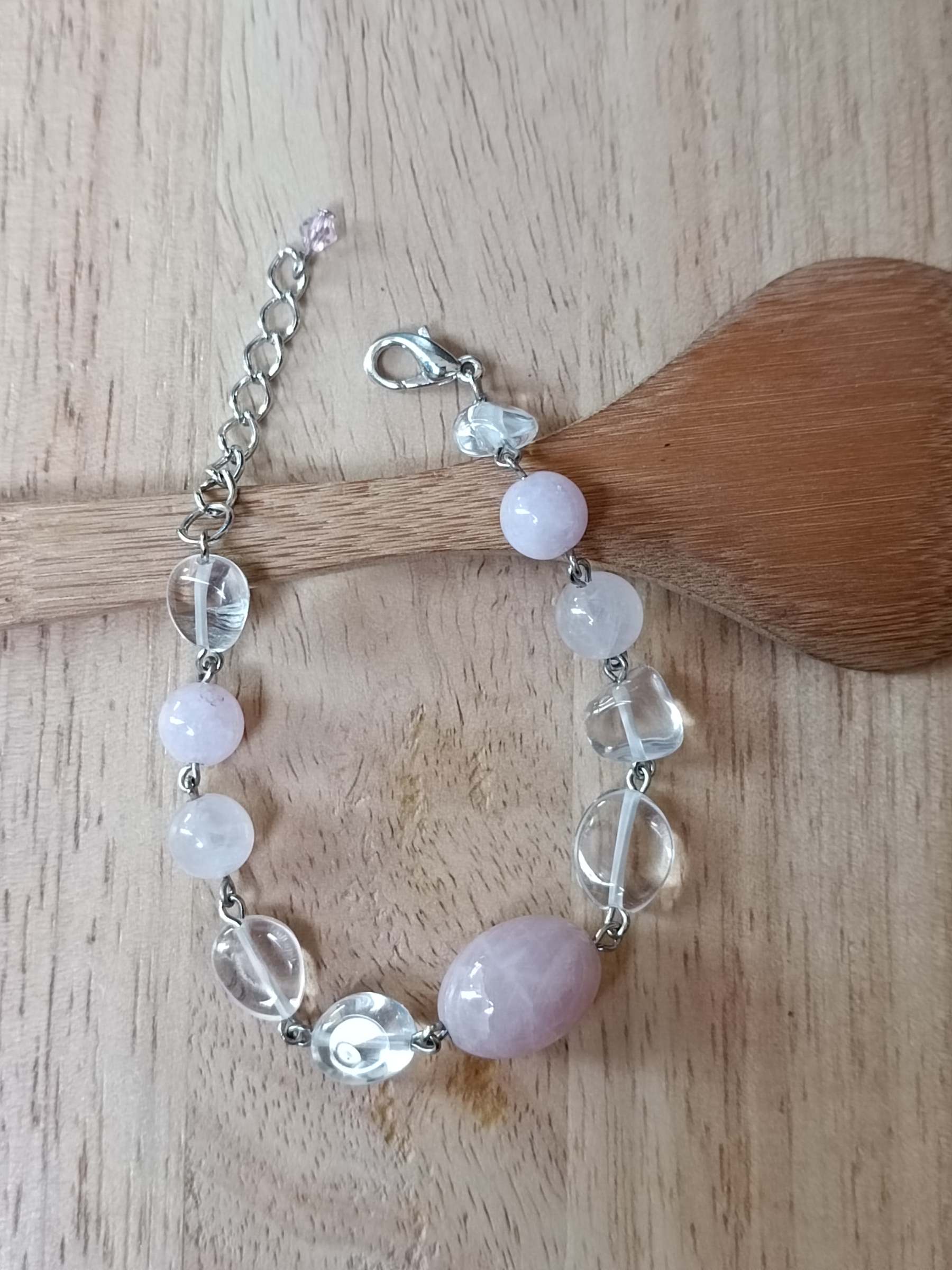 สร้อยข้อมือหินแท้ "Connected" Manifest Love Bracelet (Rose Quartz + Clear Quartz)