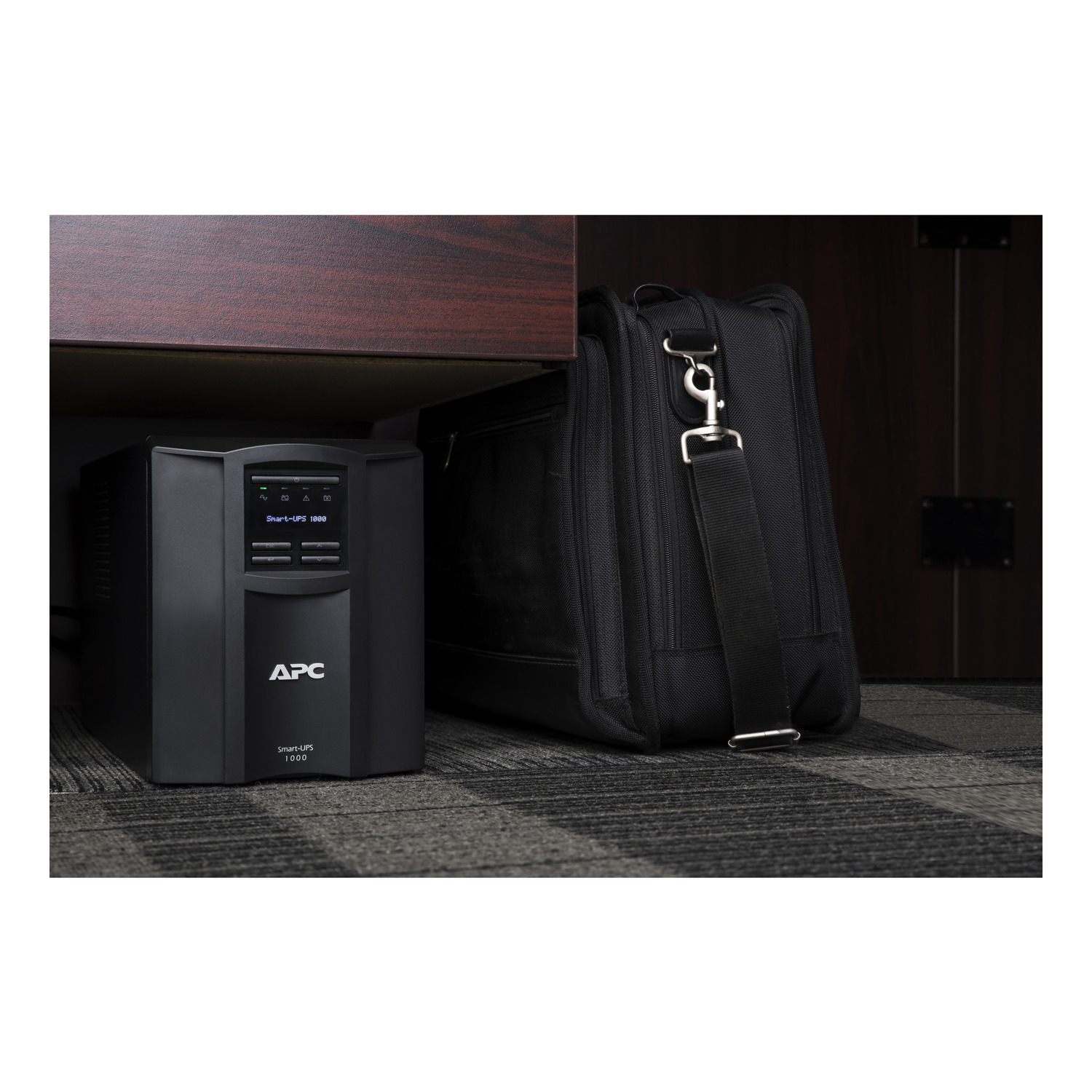 APC Smart-UPS, Line Interactive, 1000VA, Tower, 230V, 8x IEC C13 outlets, SmartConnect Port+SmartSlot, AVR, LCD SMT1000IC