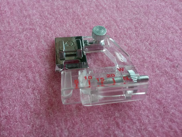 ตีนผีกุ๊นผ้า แบบพลาสติก Bias blinder presser foot