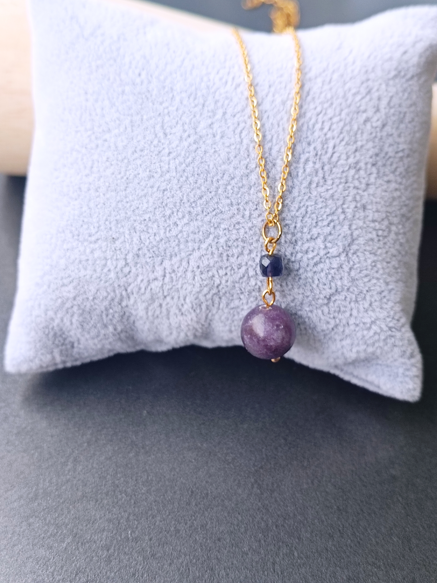 "Little Vivian" สร้อยพร้อมจี้ Lepidolite + Iolite Necklace ( ความสมดุลย์ ความมั่นคง ทางอารมณ์)