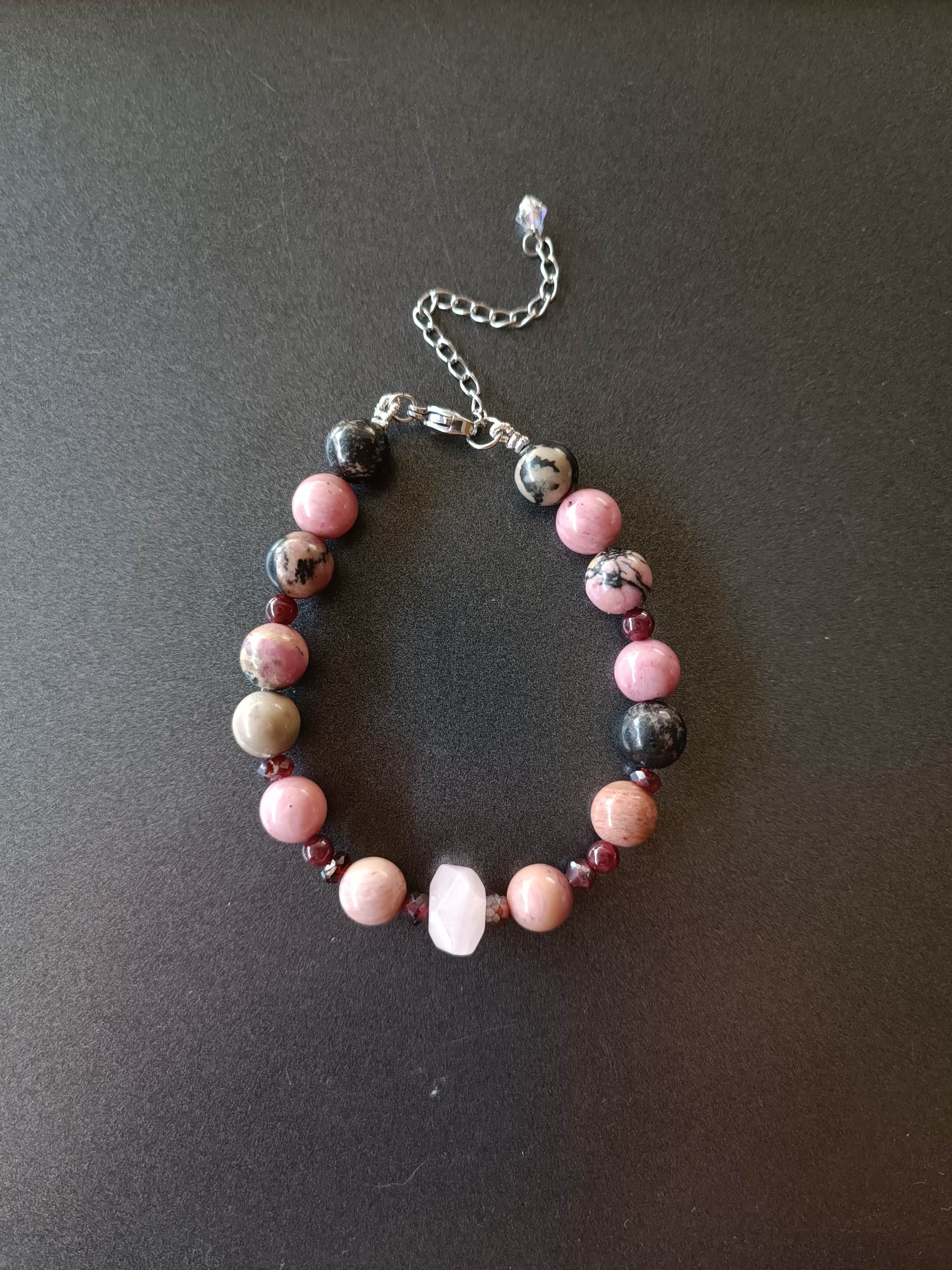 สร้อยข้อมือหินแท้ "POSH" Rhodonite + Rose Quartz Bracelet (Healing & Understanding)