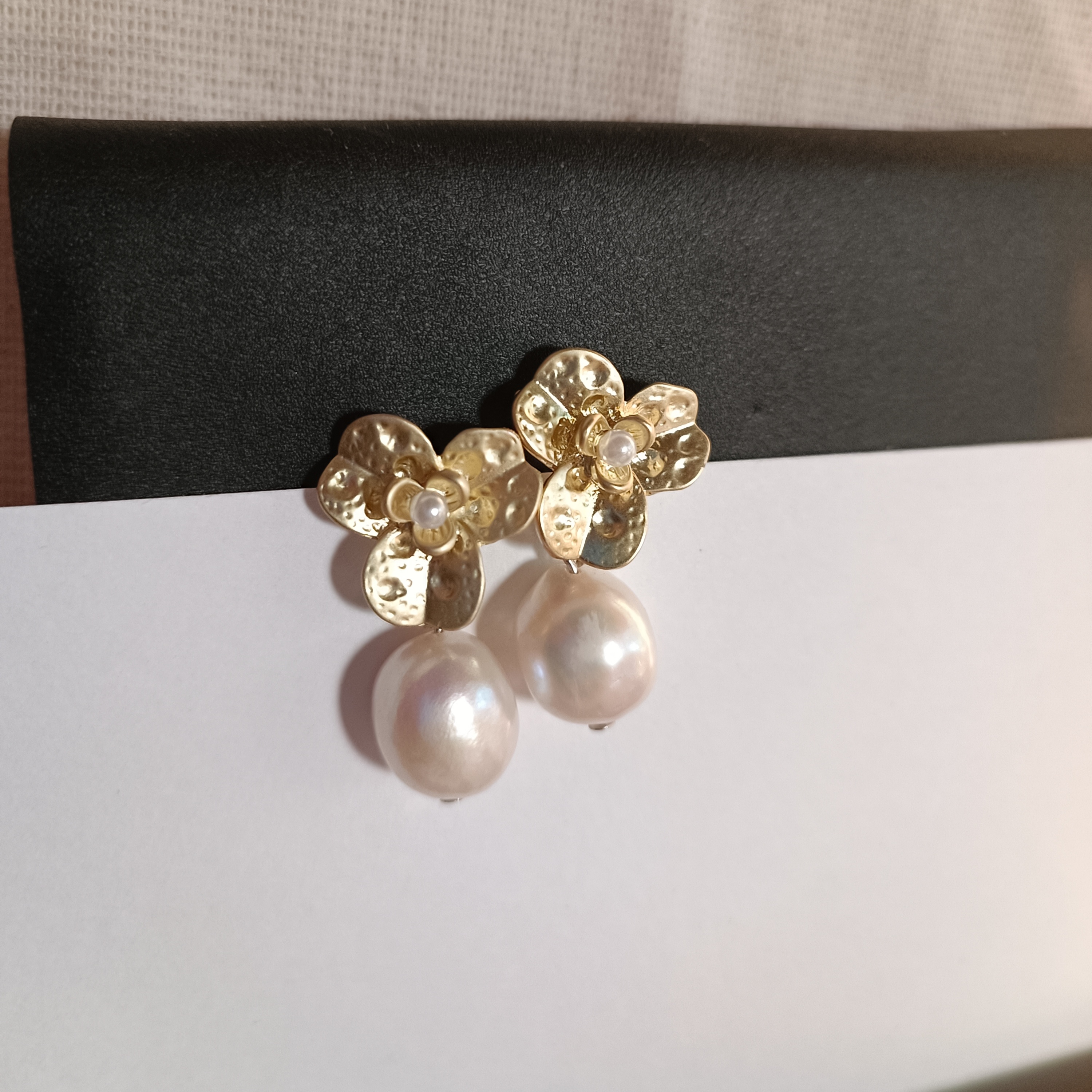 "The Flower" ต่างหูมุกแท้ทรงบารอค Natural Baroque Pearl Earring