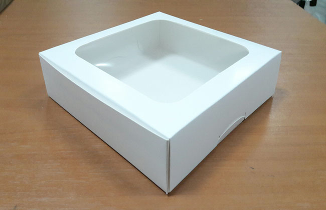 กล่องบราวนี่ กล่องชิฟฟ่อน กล่องเค้กครึ่งปอนด์ กล่องพาย กล่องทาร์ตไข่ กล่องขนมเปี๊ยะ สีขาว ขนาด 20.0x20.0x5.0 ซม.ราคา 190 บาทต่อแพ็ค (20ใบ)