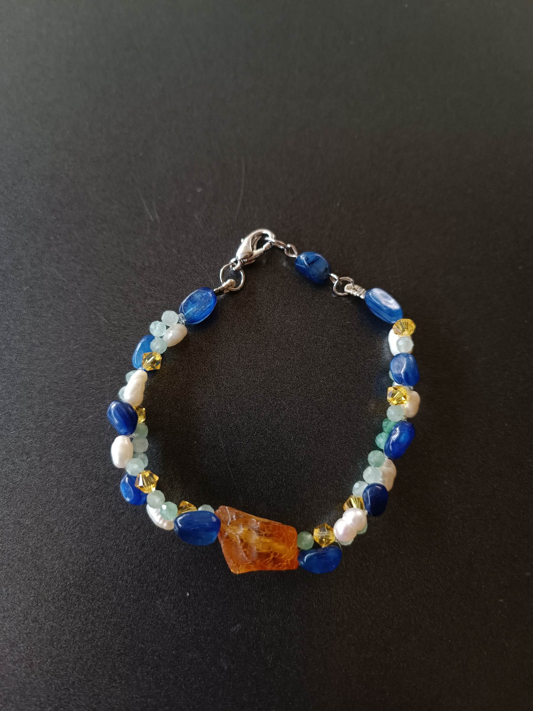 สร้อยข้อมือหินแท้ "Bobbie" Abundance Bracelet (Amber , Kyanite )