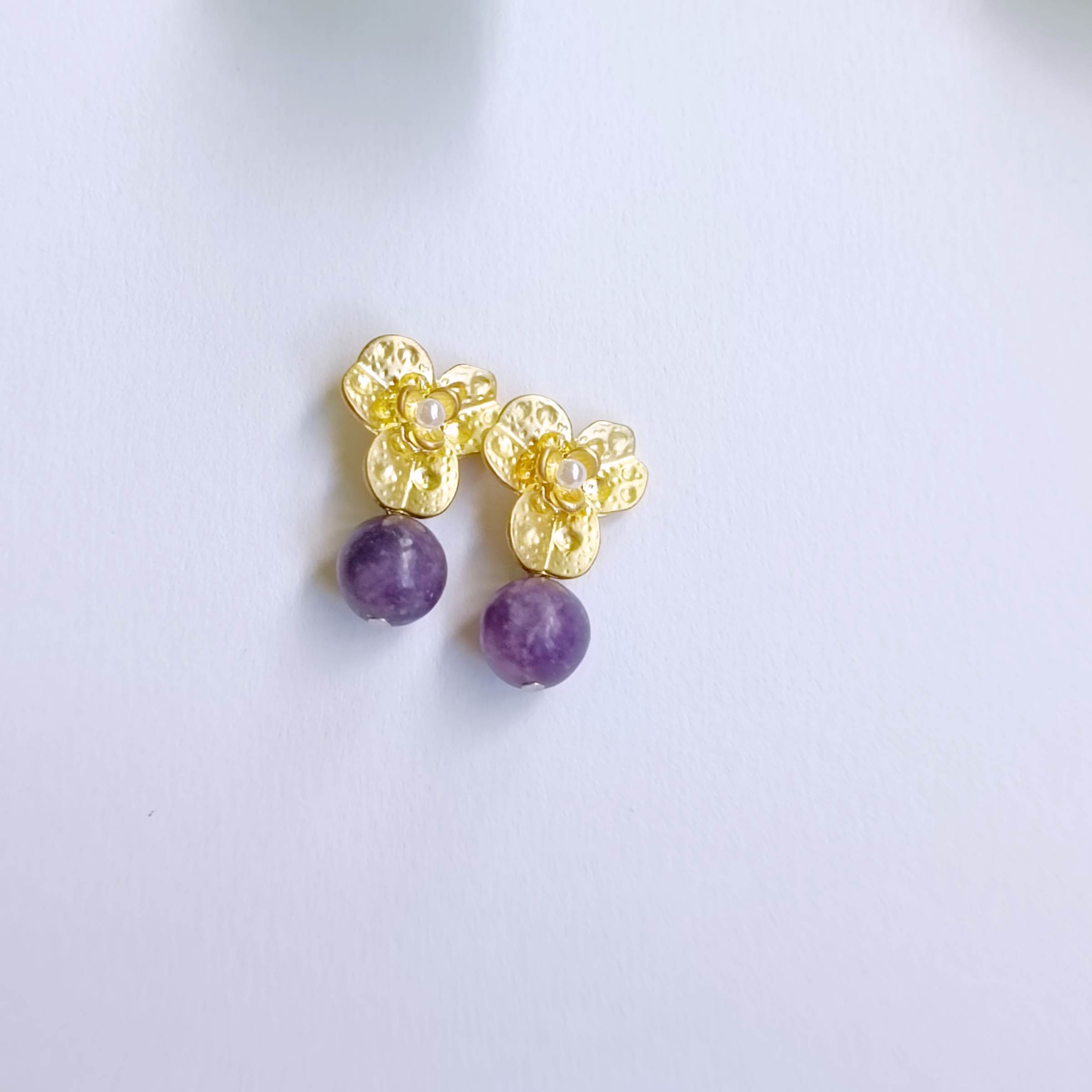 ต่างหูหินแท้ "The Flower" Lepidolite Earrings (ผ่อนคลายความเครียด)